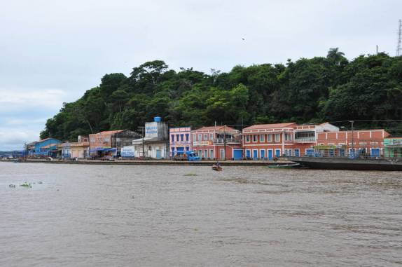 Passando pela cidade de Óbidos, a caminho de Santarém - PA
